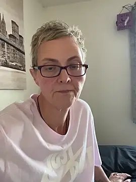 Snapshot of Curvy-Jinx chatting on November 17, 2025, 9:15 am Curvy-Jinx online show from November 17, 2025, 9:15 am