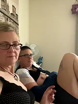 Snapshot of Curvy-Jinx chatting on November 22, 2025, 2:16 pm Curvy-Jinx online show from November 22, 2025, 2:16 pm