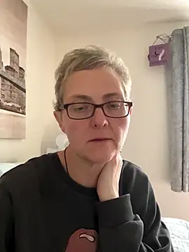 Snapshot of Curvy-Jinx chatting on November 27, 2025, 8:16 am Curvy-Jinx online show from November 27, 2025, 8:16 am