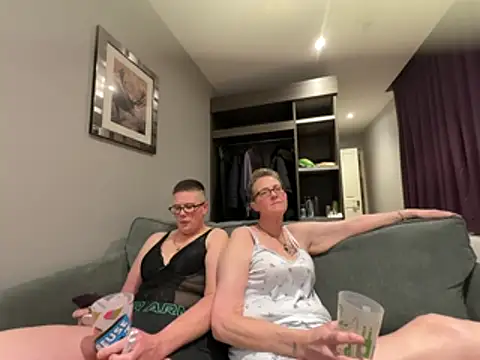 Curvy-Jinx online show from March 7, 2026, 8:06 pm