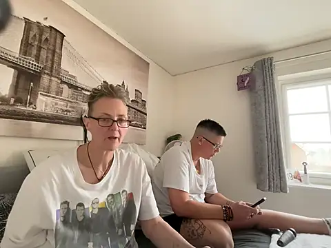 Snapshot of Curvy-Jinx chatting on June 11, 2026, 9:18 am Curvy-Jinx online show from June 11, 2026, 9:18 am