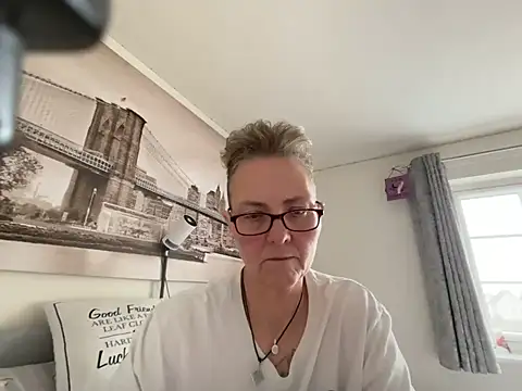 Snapshot of Curvy-Jinx chatting on June 16, 2026, 9:01 am Curvy-Jinx online show from June 16, 2026, 9:01 am