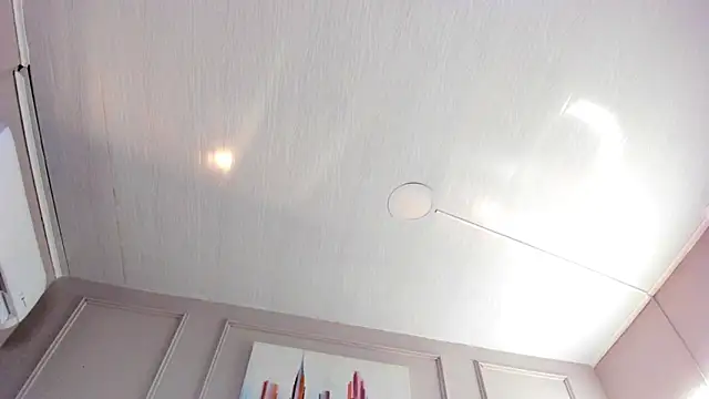 mia kisses2 online show from December 16, 2025, 4:17 am