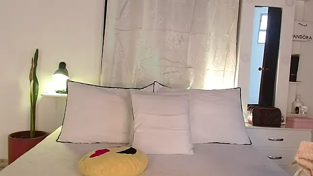 brunoorangel1 online show from September 29, 2025, 5:18 pm