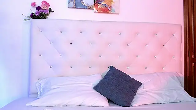 Snapshot of molly_curvyhot chatting on November 28, 2025, 1:14 pm molly curvyhot online show from November 28, 2025, 1:14 pm