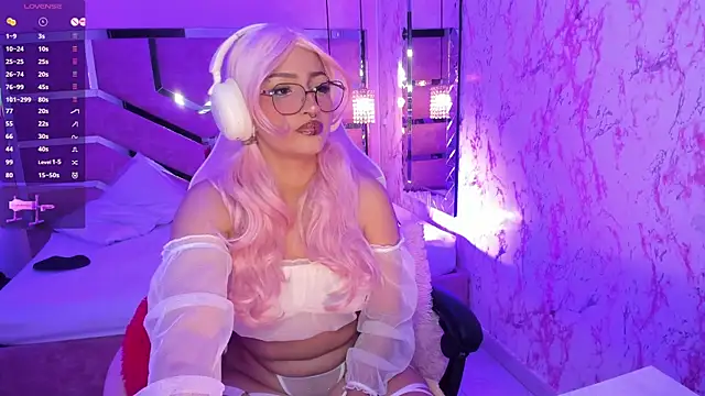 AriaNova  online show from November 25, 2025, 1:11 pm