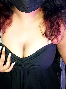 Snapshot of darling_devil chatting on November 24, 2025, 5:23 pm darling devil online show from November 24, 2025, 5:23 pm