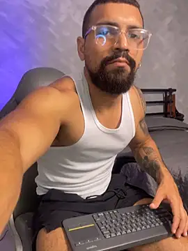 vincentjaxon online show from April 20, 2026, 5:05 pm