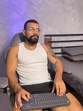 vincentjaxon online show from April 23, 2026, 5:48 pm