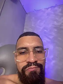 vincentjaxon online show from May 4, 2026, 7:43 pm