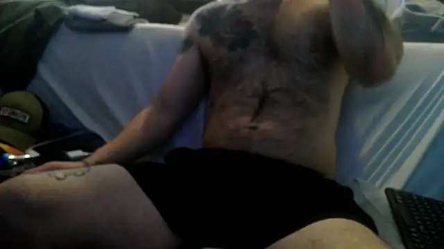 Snapshot of Luv2SuckBWC92 chatting on November 2, 2025, 6:10 pm Luv2SuckBWC92 online show from November 2, 2025, 6:10 pm