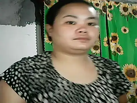 CreamyPussy4uxx online show from October 29, 2025, 8:10 pm