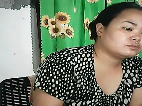 CreamyPussy4uxx online show from November 1, 2025, 10:12 pm