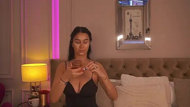Snapshot of FrancescaDante chatting on July 11, 2026, 5:32 am FrancescaDante online show from July 11, 2026, 5:32 am