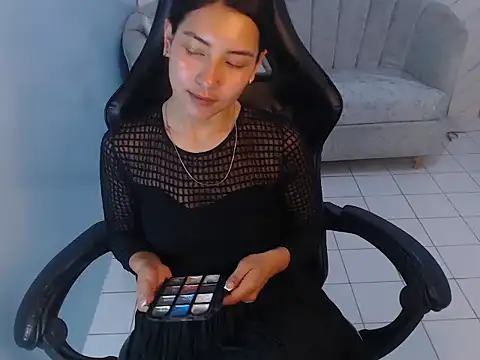 victoria hernandez t  online show from May 1, 2026, 1:37 pm