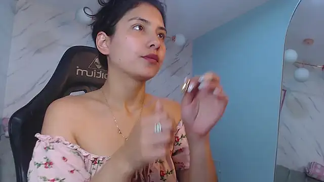 Snapshot of victoria_hernandez_t_ chatting on June 3, 2026, 2:33 pm victoria hernandez t online show from June 3, 2026, 2:33 pm