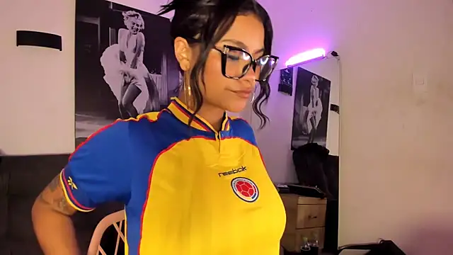 Stefany 44 online show from July 7, 2026, 6:23 pm