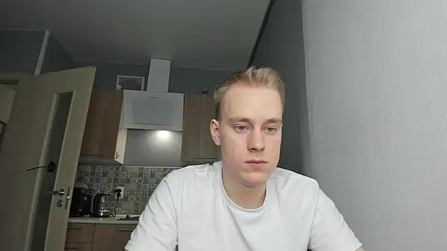 Snapshot of Kevin_Young_Cat chatting on December 17, 2025, 9:10 pm Kevin Young Cat online show from December 17, 2025, 9:10 pm