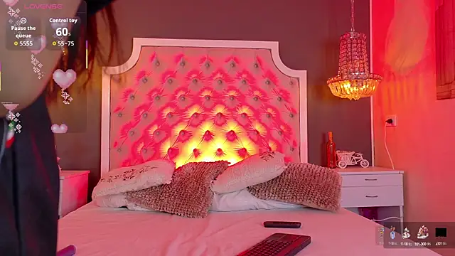 Snapshot of TifannyWolf_ chatting on September 25, 2025, 3:10 am TifannyWolf online show from September 25, 2025, 3:10 am