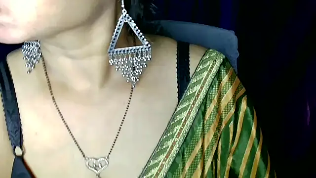 QUEEN SAKHI- online show from June 17, 2026, 6:05 am