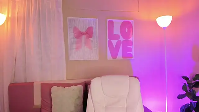 kissme cutie online show from December 17, 2025, 7:42 pm