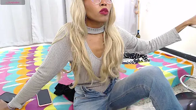 Anniie miller  online show from October 1, 2025, 7:31 pm