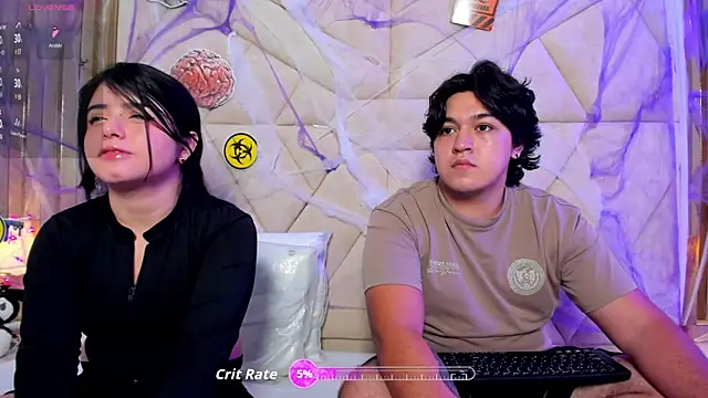 Snapshot of EmilyANDrew_ chatting on October 21, 2025, 4:35 am EmilyANDrew online show from October 21, 2025, 4:35 am