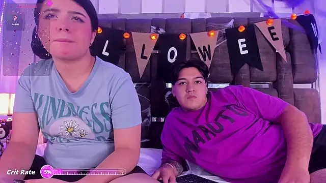 Snapshot of EmilyANDrew_ chatting on October 24, 2025, 5:15 am EmilyANDrew online show from October 24, 2025, 5:15 am