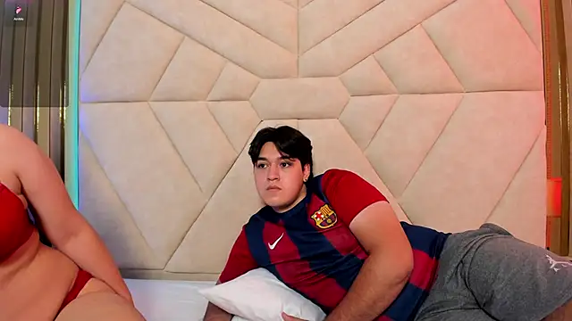 Snapshot of EmilyANDrew_ chatting on November 4, 2025, 5:06 am EmilyANDrew online show from November 4, 2025, 5:06 am