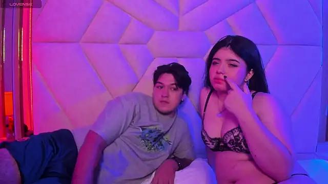 Snapshot of EmilyANDrew_ chatting on November 10, 2025, 4:55 am EmilyANDrew online show from November 10, 2025, 4:55 am