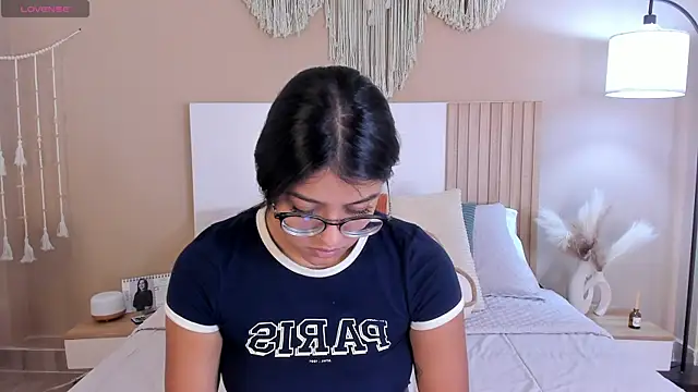 Camila Bustamante online show from May 2, 2026, 4:34 pm