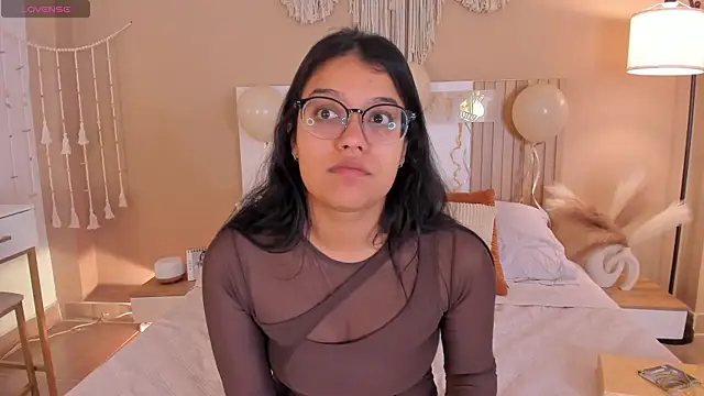 Camila Bustamante online show from July 3, 2026, 2:34 pm