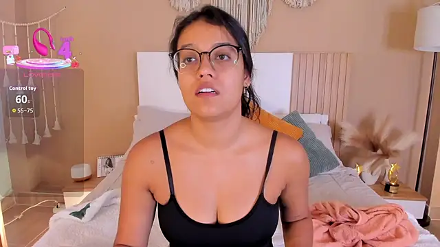 Camila Bustamante online show from July 28, 2026, 7:39 pm