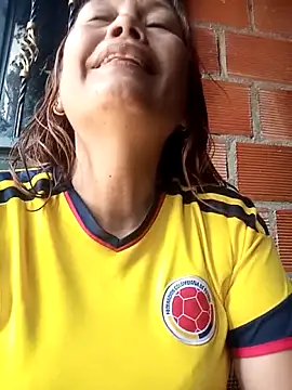 marinita13 online show from June 14, 2026, 2:52 pm