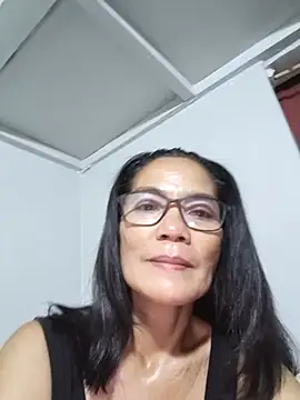 Snapshot of ImYourWoman_55 chatting on May 13, 2026, 10:49 pm ImYourWoman 55 online show from May 13, 2026, 10:49 pm