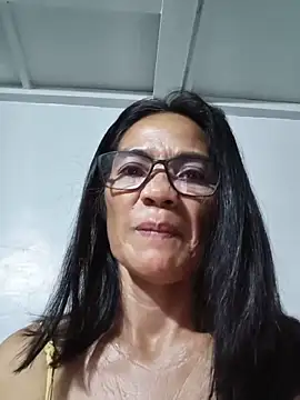 Snapshot of ImYourWoman_55 chatting on May 31, 2026, 9:49 pm ImYourWoman 55 online show from May 31, 2026, 9:49 pm