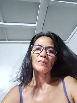 Snapshot of ImYourWoman_55 chatting on June 1, 2026, 10:06 am ImYourWoman 55 online show from June 1, 2026, 10:06 am