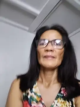 Snapshot of ImYourWoman_55 chatting on June 4, 2026, 8:59 pm ImYourWoman 55 online show from June 4, 2026, 8:59 pm