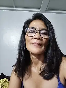 Snapshot of ImYourWoman_55 chatting on June 11, 2026, 11:36 pm ImYourWoman 55 online show from June 11, 2026, 11:36 pm