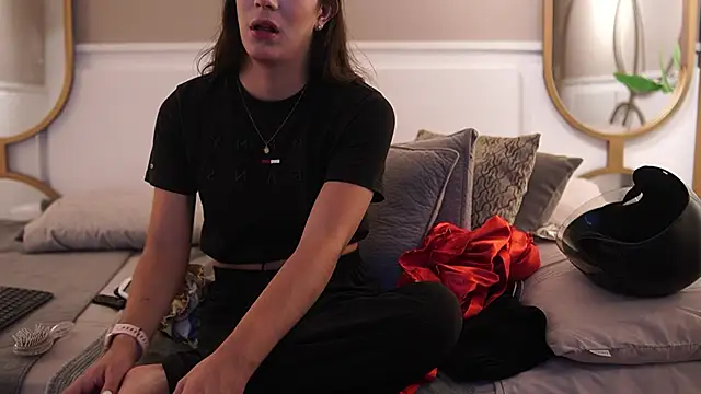 Ariaa Isabell online show from November 28, 2025, 1:03 pm