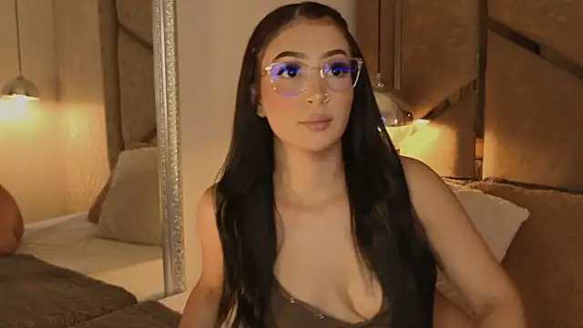 scarlethlux online show from June 18, 2026, 5:51 am