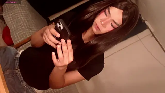 Snapshot of Sasha_blade chatting on April 11, 2026, 4:17 am Sasha blade online show from April 11, 2026, 4:17 am