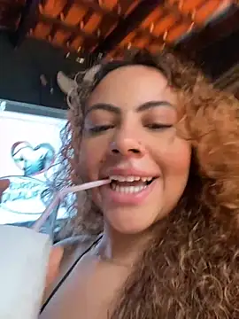 Chloe Leaozinho online show from October 11, 2025, 6:17 pm