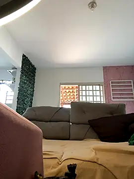 Chloe Leaozinho online show from November 7, 2025, 5:46 pm