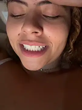 Snapshot of Chloe_Leaozinho chatting on May 15, 2026, 11:56 pm Chloe Leaozinho online show from May 15, 2026, 11:56 pm