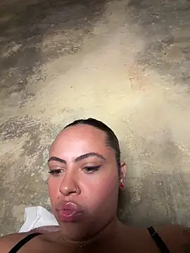 Snapshot of Chloe_Leaozinho chatting on May 22, 2026, 1:46 am Chloe Leaozinho online show from May 22, 2026, 1:46 am