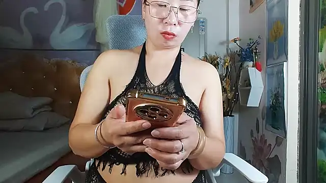 Snapshot of lyly_asian chatting on July 2, 2026, 3:23 am lyly asian online show from July 2, 2026, 3:23 am