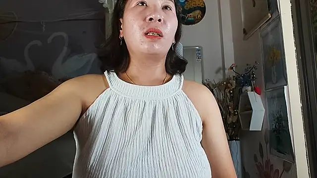 Snapshot of lyly_asian chatting on July 21, 2026, 2:08 pm lyly asian online show from July 21, 2026, 2:08 pm