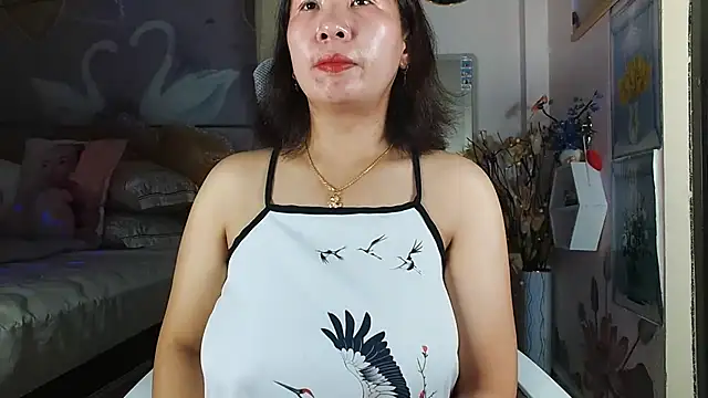 Snapshot of lyly_asian chatting on July 25, 2026, 2:14 pm lyly asian online show from July 25, 2026, 2:14 pm