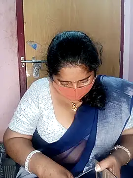 Snapshot of Jessi_25 chatting on November 23, 2025, 5:46 pm Jessi 25 online show from November 23, 2025, 5:46 pm